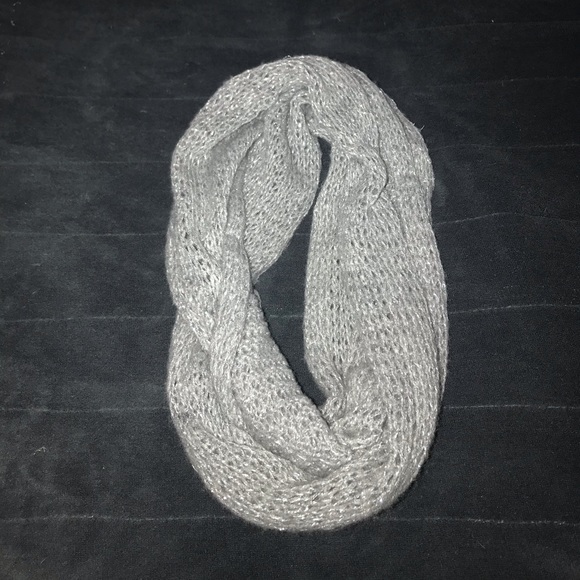 Accessories - Cute Grey Scarf!